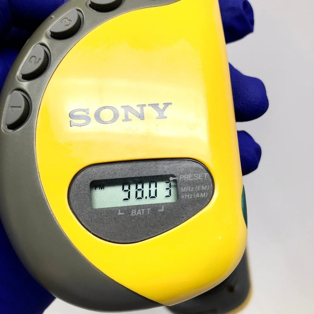 Sony FM/AM Walkman SRF-HM55 Headphones Vintage Yellow Sports Radio - Works Great